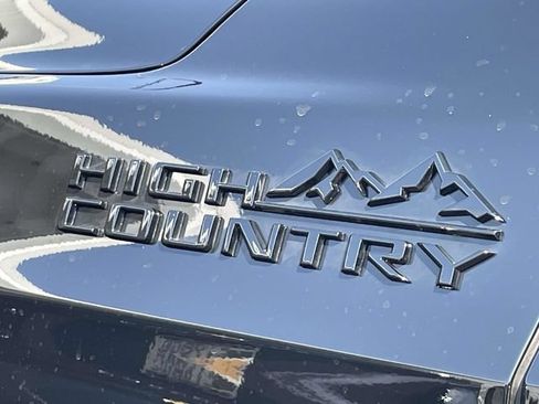 Used 2025 Chevrolet Tahoe High Country AWD/4WD image 8