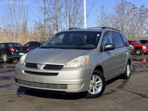 Used 2005 Toyota Sienna CE image 1