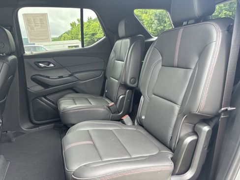 Used 2023 Chevrolet Traverse RS FWD image 24