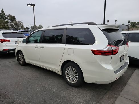 Used 2016 Toyota Sienna XLE w/ XLE Navigation Package FWD image 3