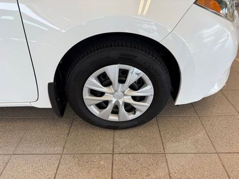Used 2015 Toyota Corolla L image 10