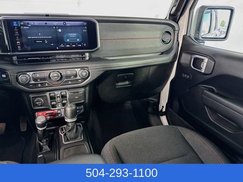 Used 2026 Jeep Wrangler Unlimited Rubicon AWD/4WD image 23