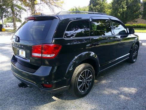 Used 2019 Dodge Journey SE w/ Connectivity Group FWD image 5