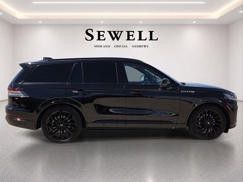 Certified 2025 Lincoln Aviator Reserve w/ Equipment Group 201A AWD/4WD image 5