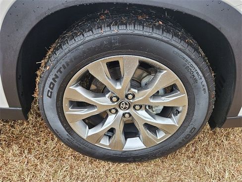 Used 2024 Toyota Grand Highlander Limited image 17