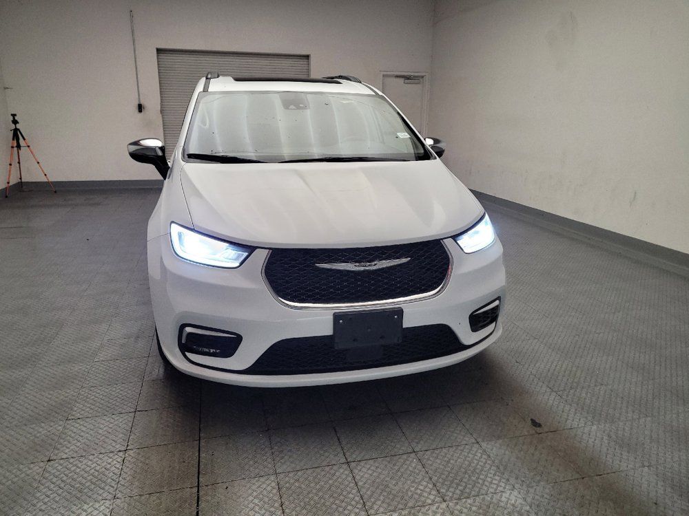 Used 2023 Chrysler Pacifica Limited FWD image 14