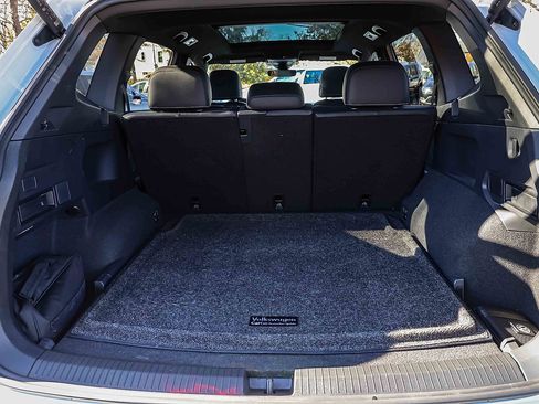 Used 2022 Volkswagen Tiguan SE R-Line image 24