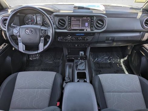 Used 2022 Toyota Tacoma TRD Off-Road AWD/4WD image 16