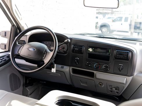 Used 2005 Ford F350 XL image 36