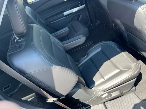 Used 2022 Ford Explorer XLT w/ Equipment Group 202A AWD/4WD image 9