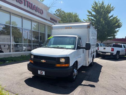 Used 2016 Chevrolet Express 3500 RWD image 2