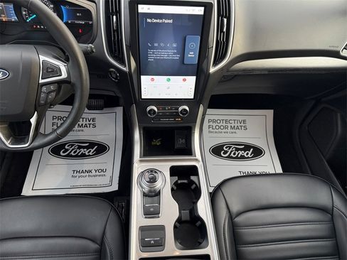 Used 2024 Ford Edge SEL image 11