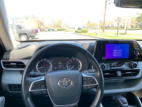 Used 2023 Toyota Highlander AWD image 16