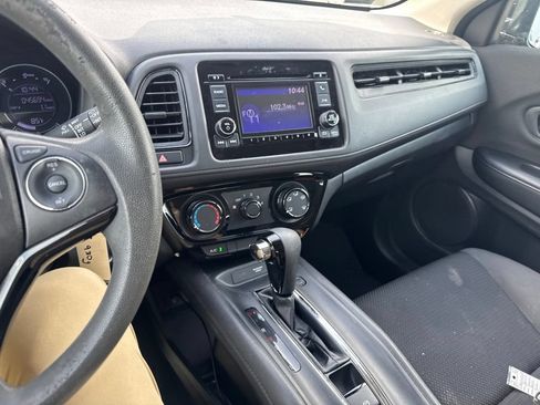 Used 2022 Honda HR-V LX image 10