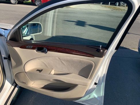 Used 2011 Buick Lucerne Super image 18