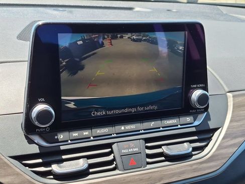 Used 2025 Nissan Altima 2.5 SV FWD image 18