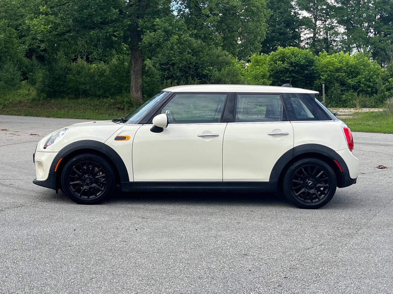 Used 2016 MINI Cooper 4-Door Hardtop FWD image 3