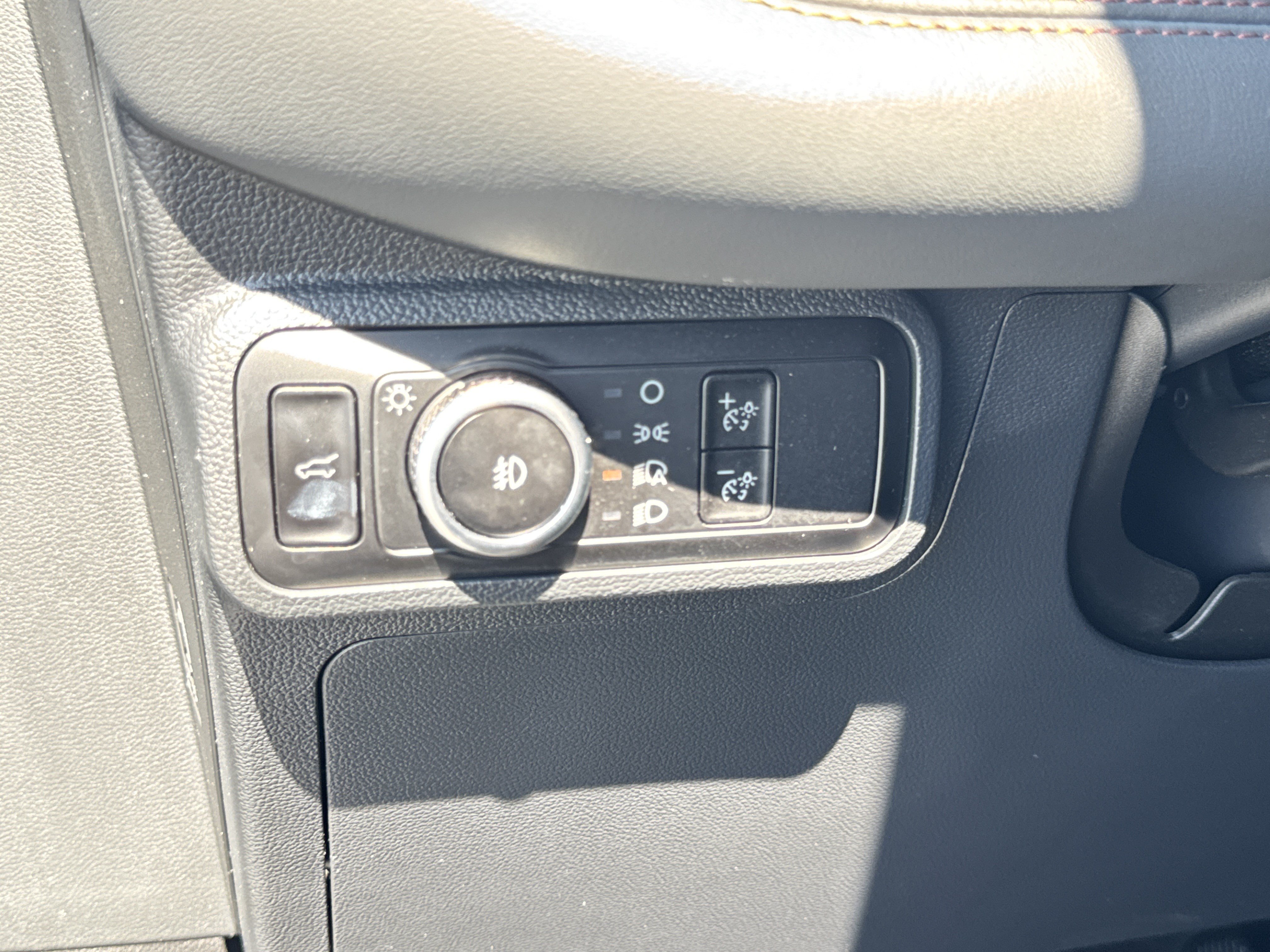Used 2026 Ford Explorer Active w/ Active Comfort Package RWD image 37