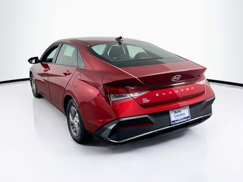 Used 2024 Hyundai Elantra SE image 7