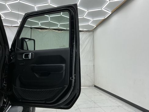 Used 2019 Jeep Wrangler Unlimited Sport S AWD/4WD image 19