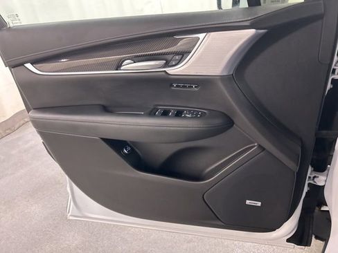 Used 2024 Cadillac XT6 Sport w/ LPO, ONYX Package image 27