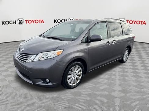 Used 2017 Toyota Sienna XLE Premium image 3
