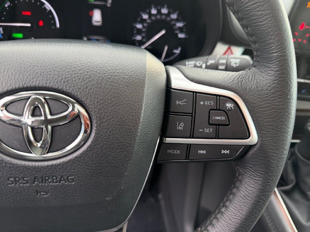 Used 2024 Toyota Sienna XLE w/ XLE Plus Package AWD/4WD image 16
