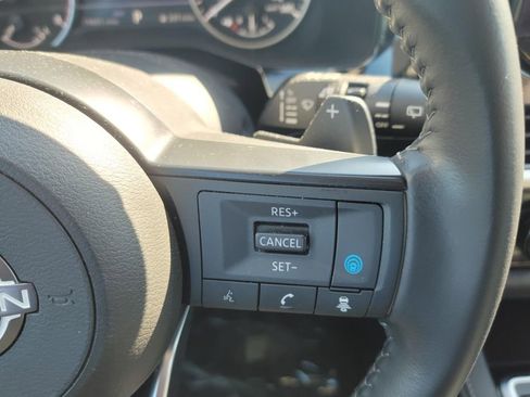 Used 2024 Nissan Pathfinder SV AWD/4WD image 18