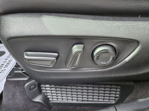 Used 2022 Toyota Sienna XSE image 9