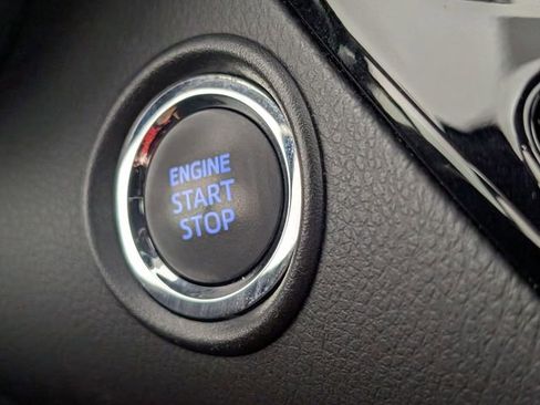 Used 2019 Toyota C-HR XLE FWD image 21