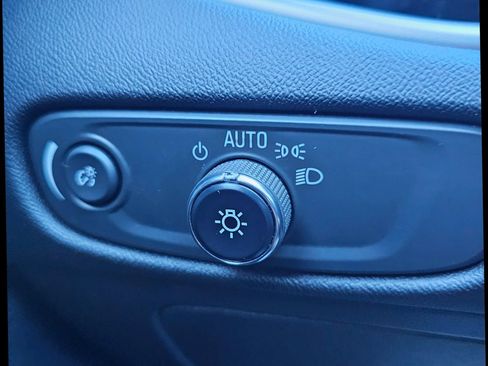 Used 2022 Chevrolet Malibu LT image 18