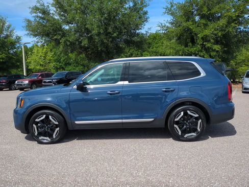 Used 2025 Kia Telluride S FWD image 3