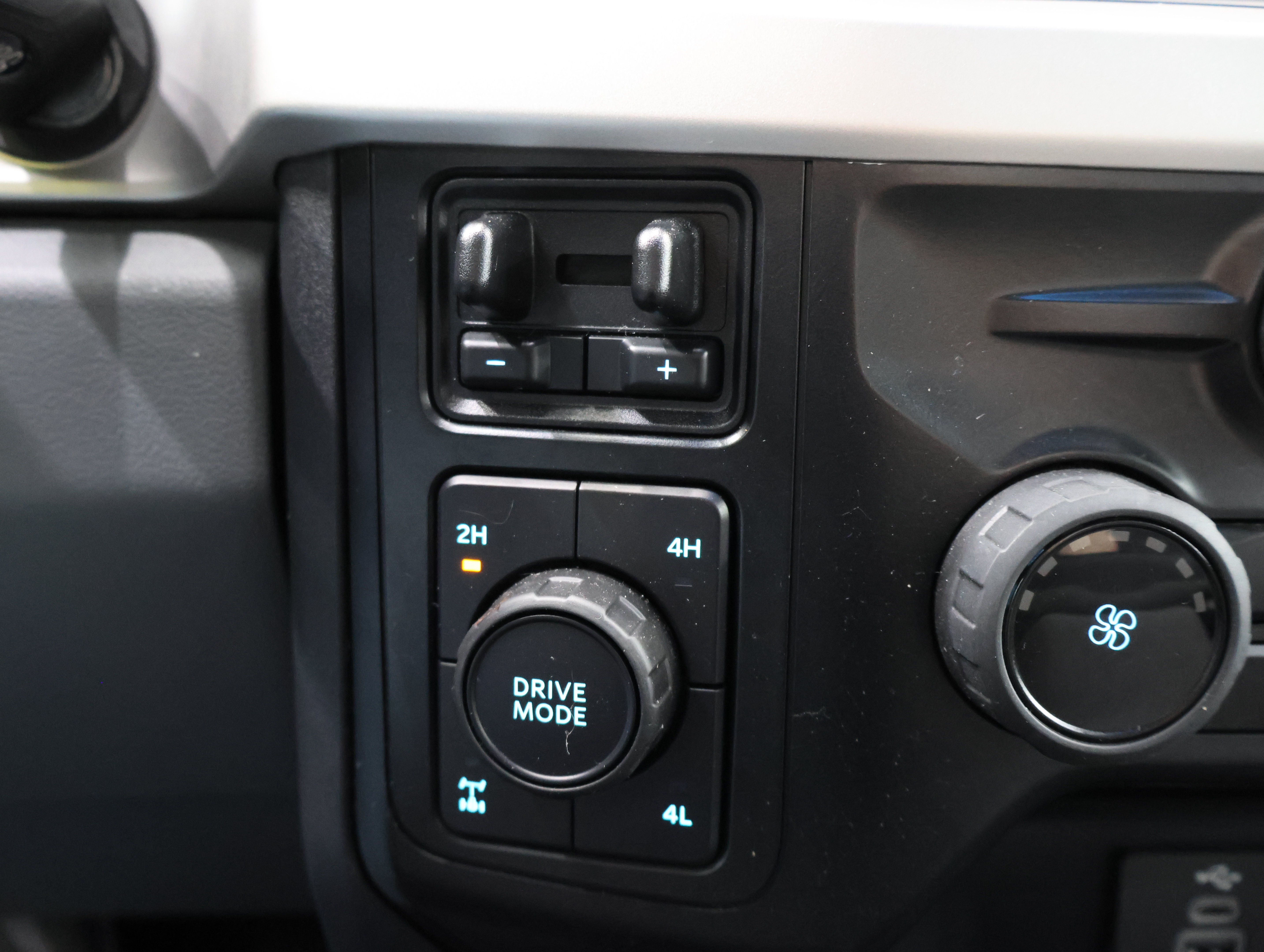 Used 2023 Ford F250 XL w/ STX Appearance Package AWD/4WD image 43
