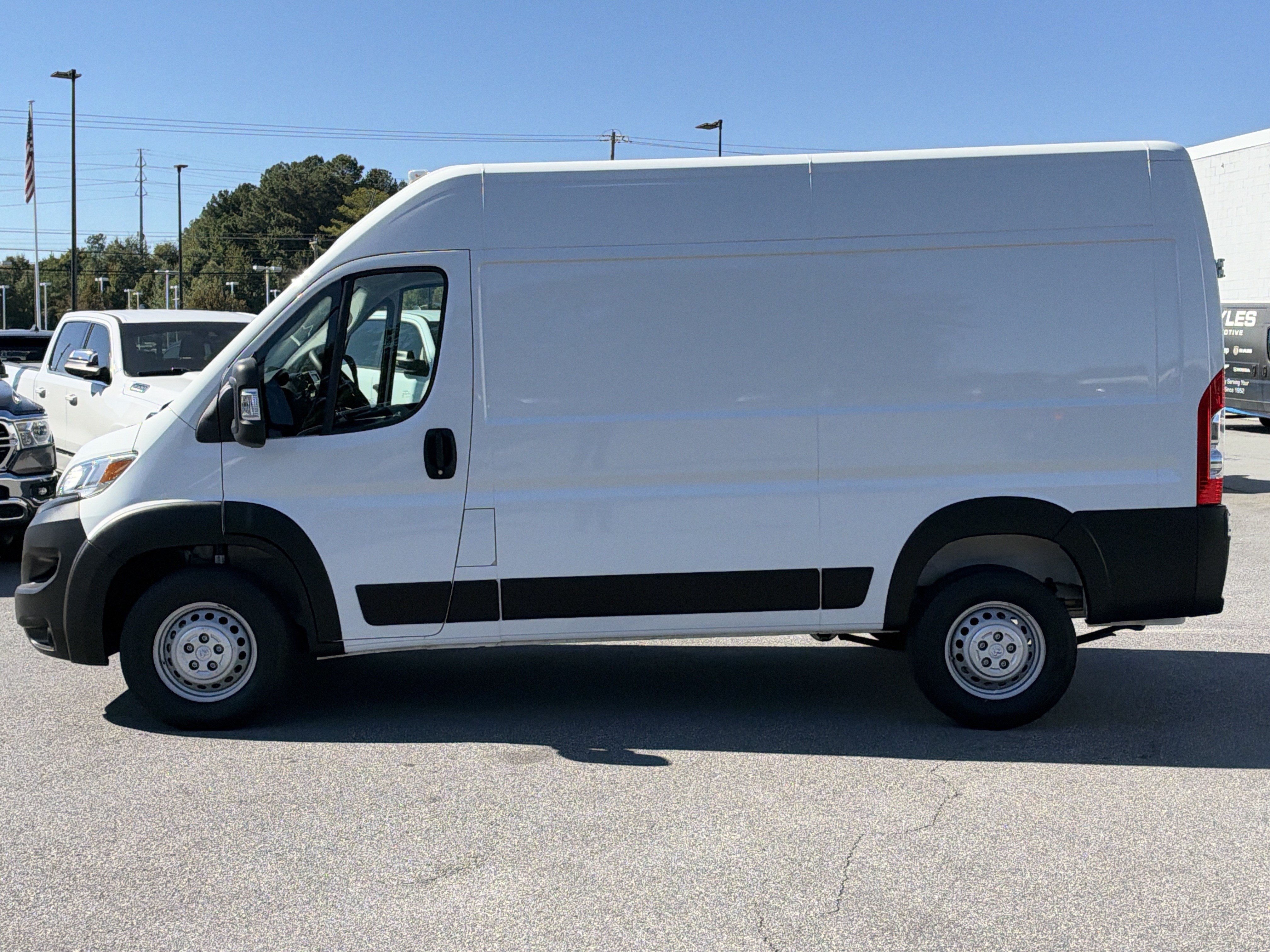 Used 2024 RAM ProMaster 1500 w/ Convenience Group FWD image 4