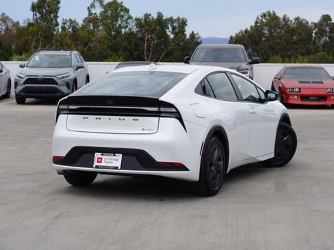 Used 2025 Toyota Prius Plug-In Hybrid FWD image 8