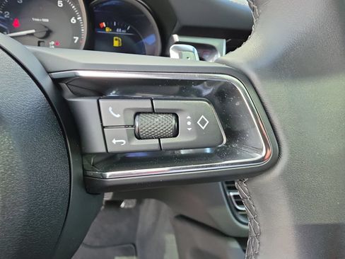 Used 2025 Porsche Macan AWD/4WD image 24