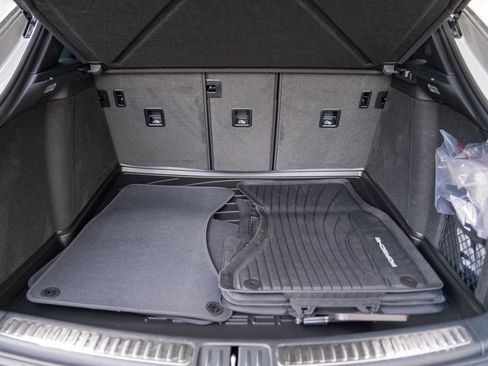 Certified 2025 Porsche Macan image 28