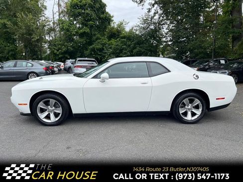 Used 2015 Dodge Challenger SXT image 8