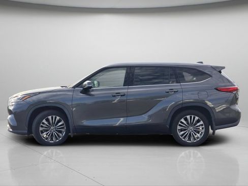 Used 2021 Toyota Highlander Platinum AWD/4WD image 22