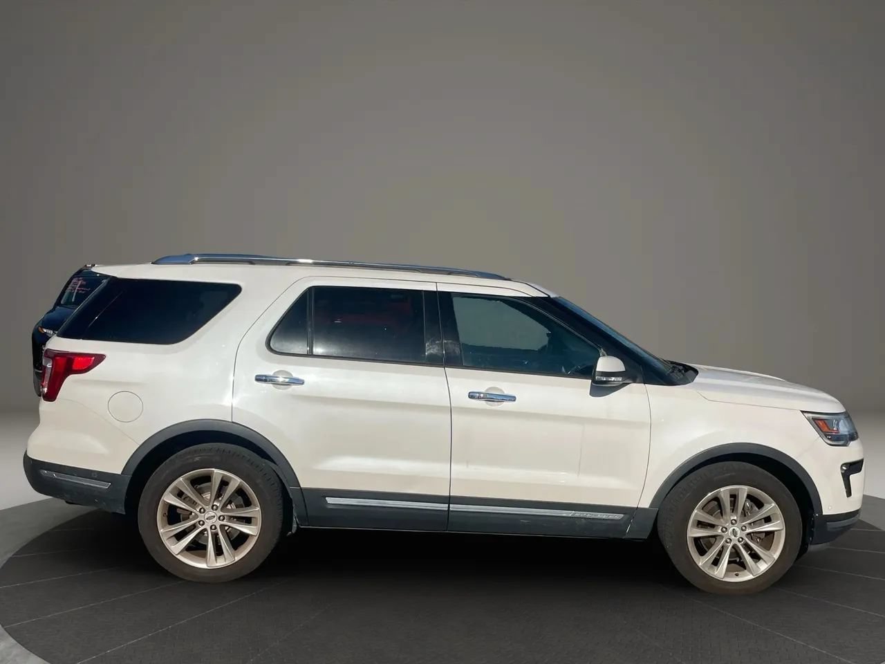 Used 2018 Ford Explorer Limited w/ Equipment Group 301A AWD/4WD image 5