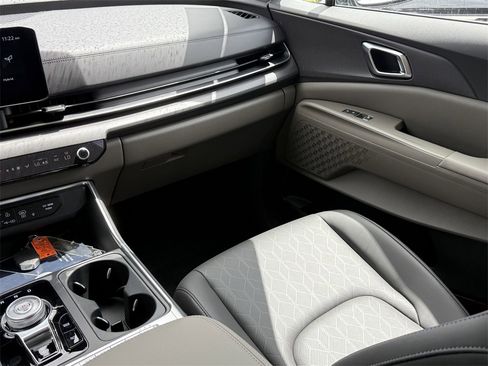 New 2026 Kia Carnival EX image 17