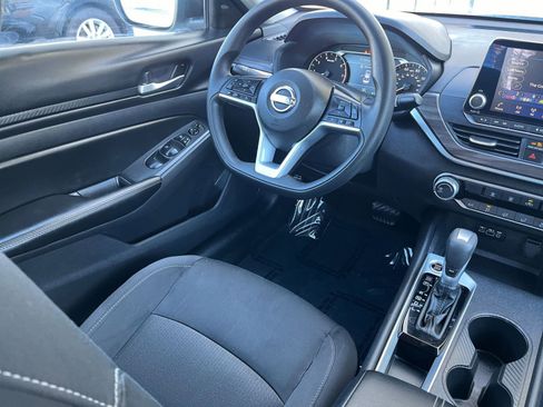 Used 2025 Nissan Altima 2.5 SV image 31