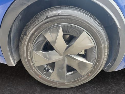 Used 2024 Toyota Prius LE FWD image 14