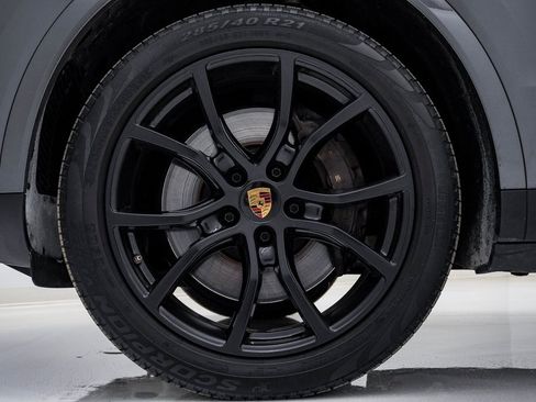 Certified 2023 Porsche Cayenne Coupe image 13