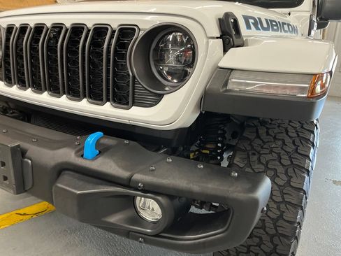Used 2024 Jeep Wrangler Unlimited Rubicon 4xe AWD/4WD image 12