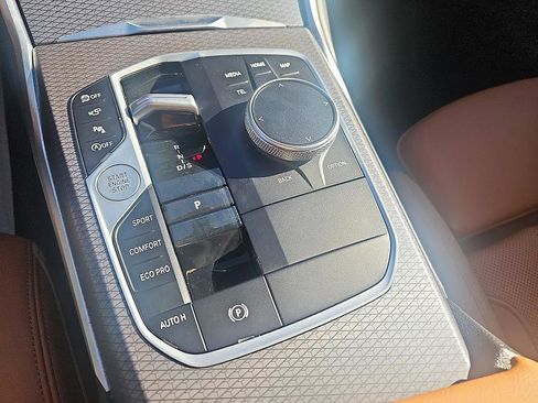 Used 2025 BMW 330i Sedan w/ M Sport Package image 26