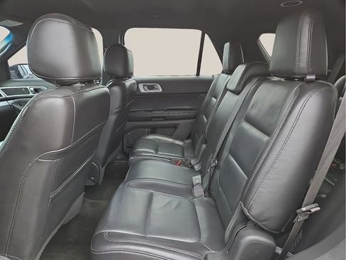 Used 2014 Ford Explorer XLT w/ Equipment Group 202A AWD/4WD image 10