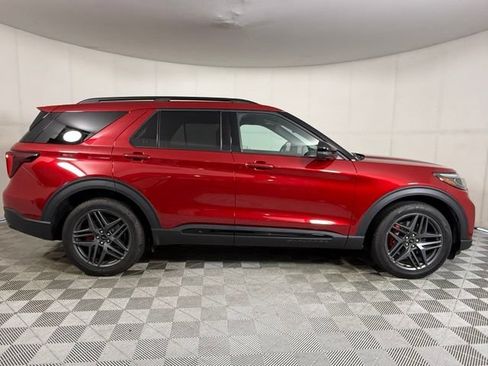 Used 2025 Ford Explorer ST AWD/4WD image 11