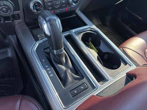 Used 2019 Ford F150 Platinum w/ Equipment Group 701A Luxury image 19