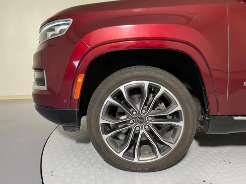 Used 2022 Jeep Grand Wagoneer Series III w/ Rear Seat Video Group 1 image 10